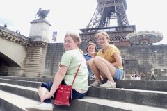2023-07-04 Au pied de la Tour Eiffel